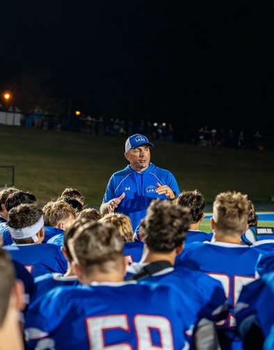 Dan DeGeorge talking with the Blue Streaks after beating Boardman 27-7.