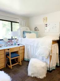 Ultimate College Dorm Guide!